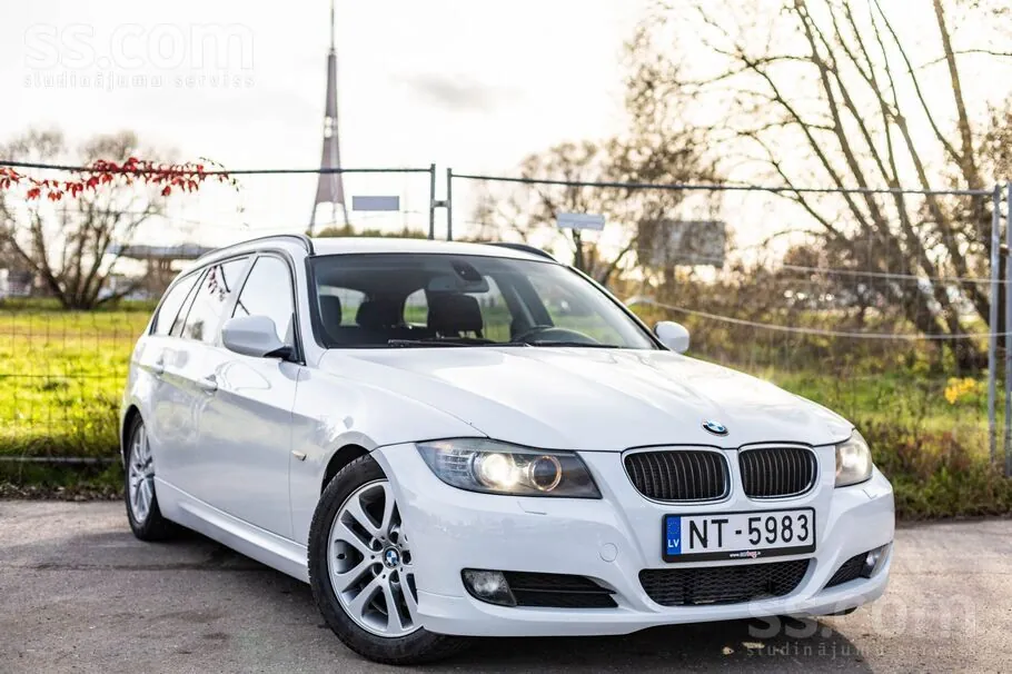 BMW 318D 2010 photo 2