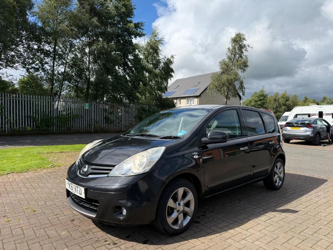 Nissan Note 2011 photo 3