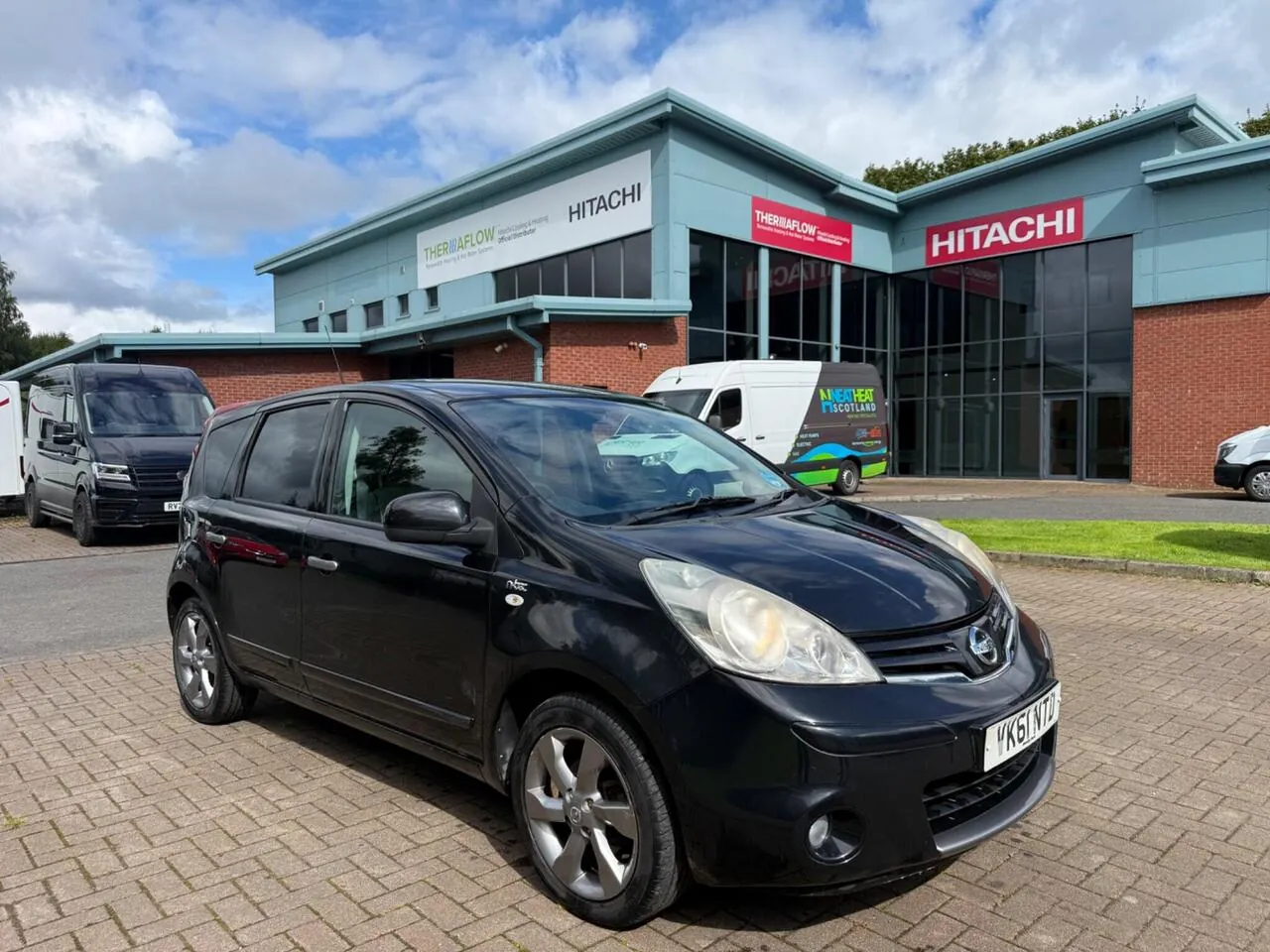Nissan Note 2011 photo 4
