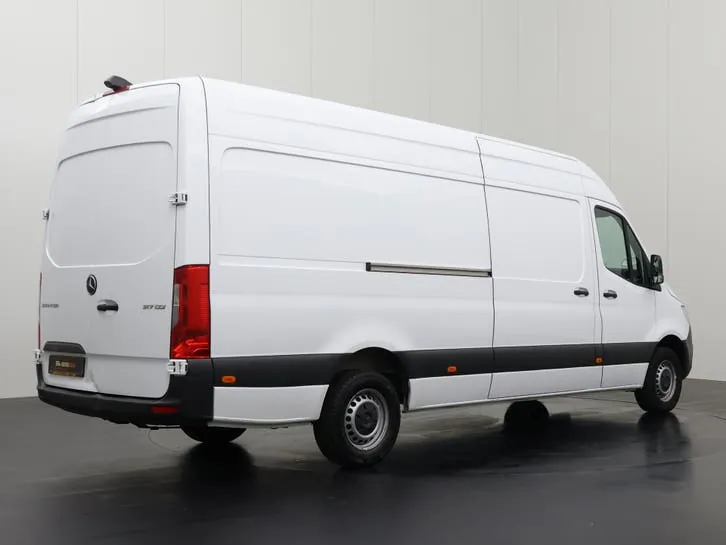 Mercedes-Benz Sprinter 2023 photo 2