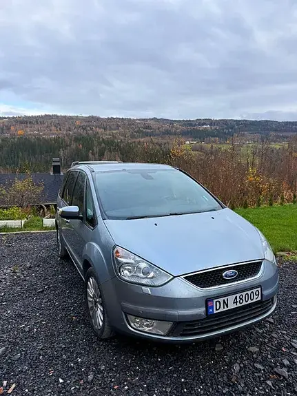 Ford Galaxy 2010 photo 2