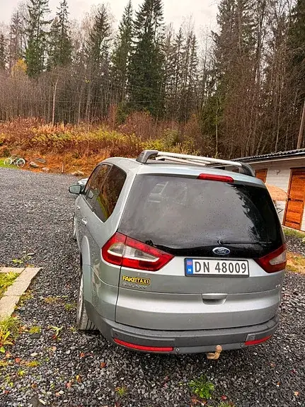 Ford Galaxy 2010 photo 4