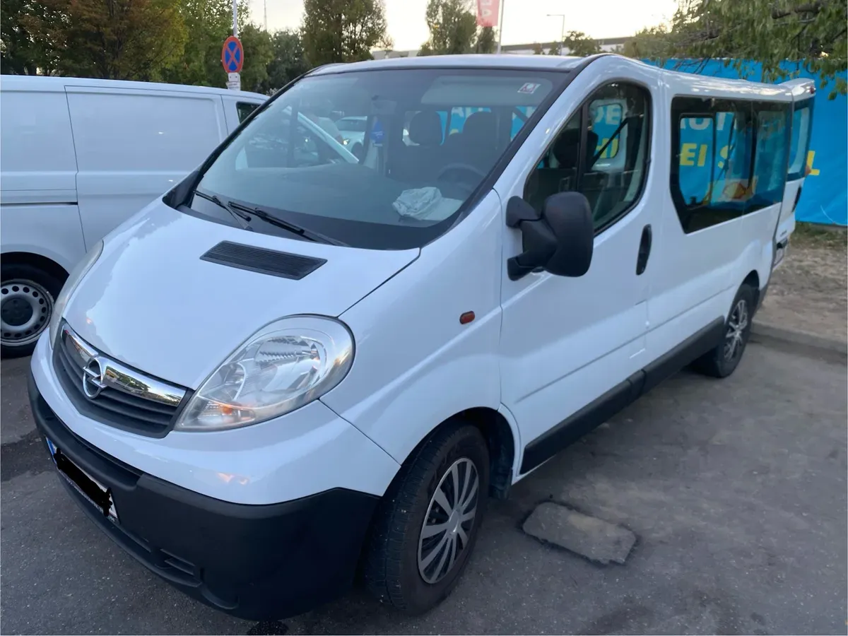 Opel Vivaro 2011 photo 2