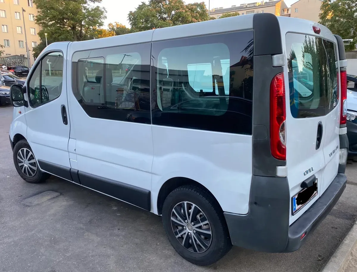 Opel Vivaro 2011 photo 3