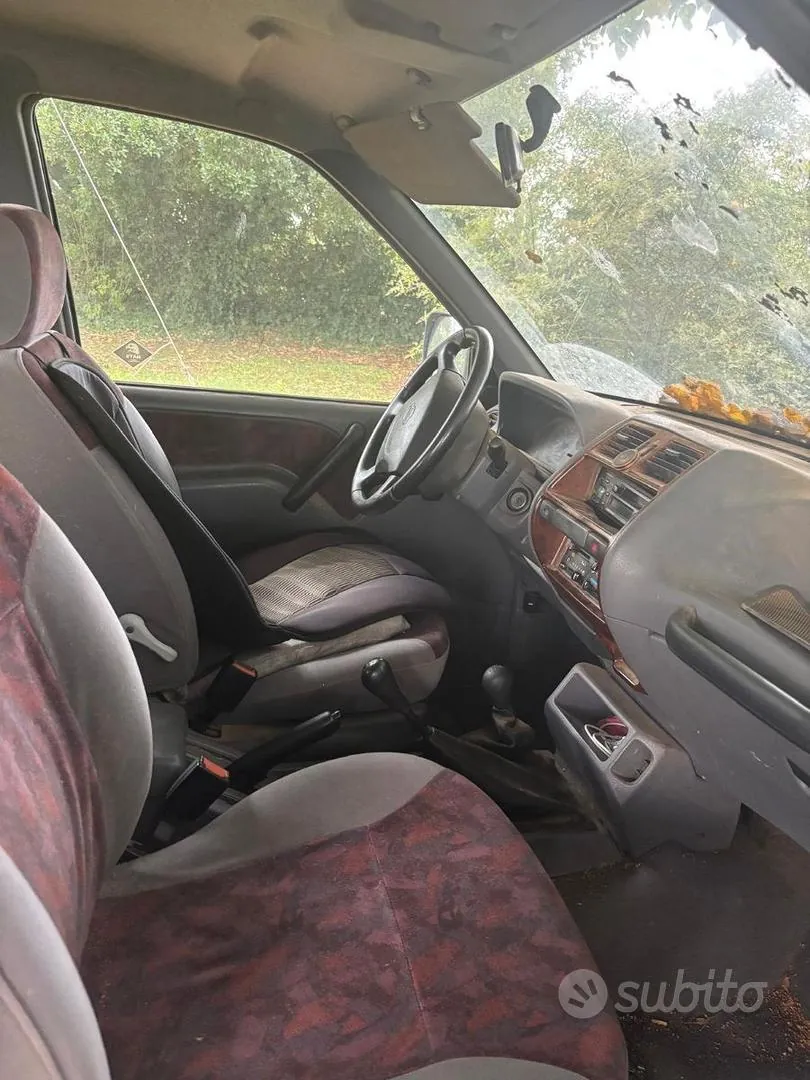 Nissan Terrano 2000 photo 3