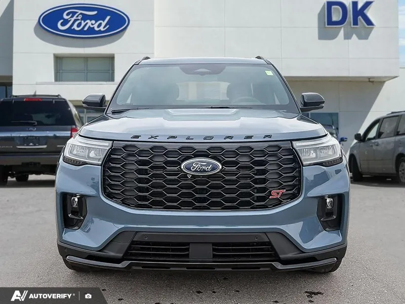 Ford Explorer 2025 photo 2