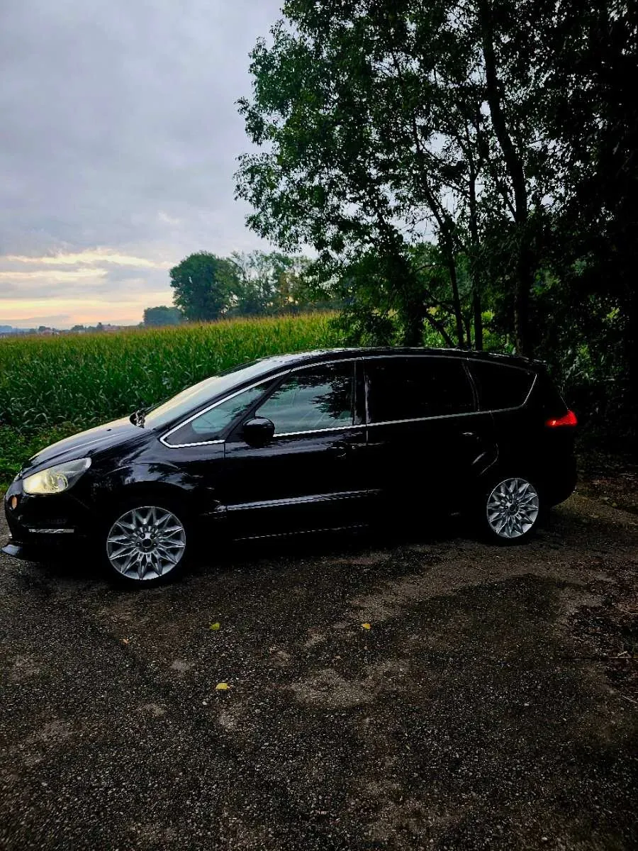 Ford S-Max 2010 photo 2
