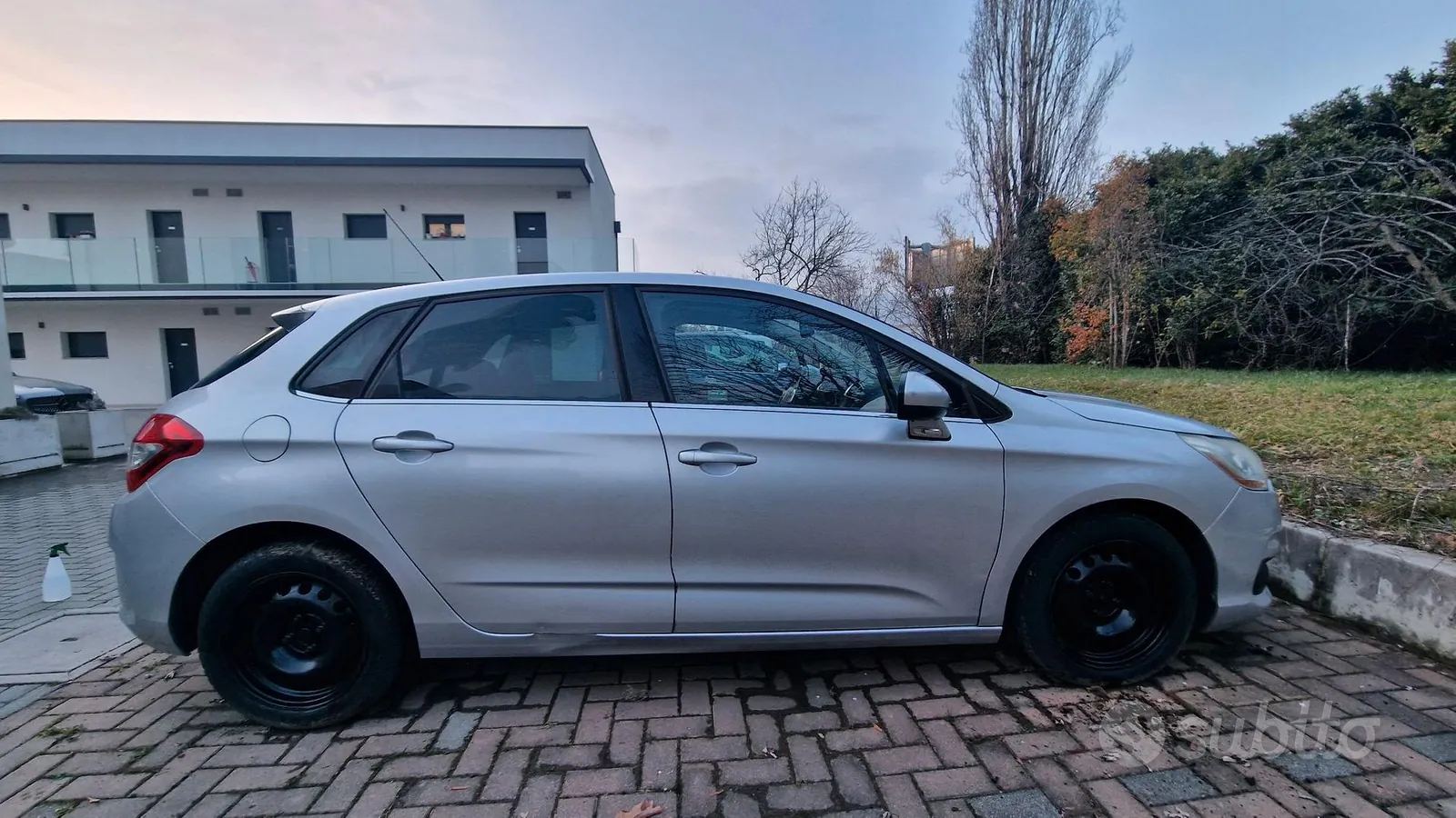 Citroen C4 2011 photo 2
