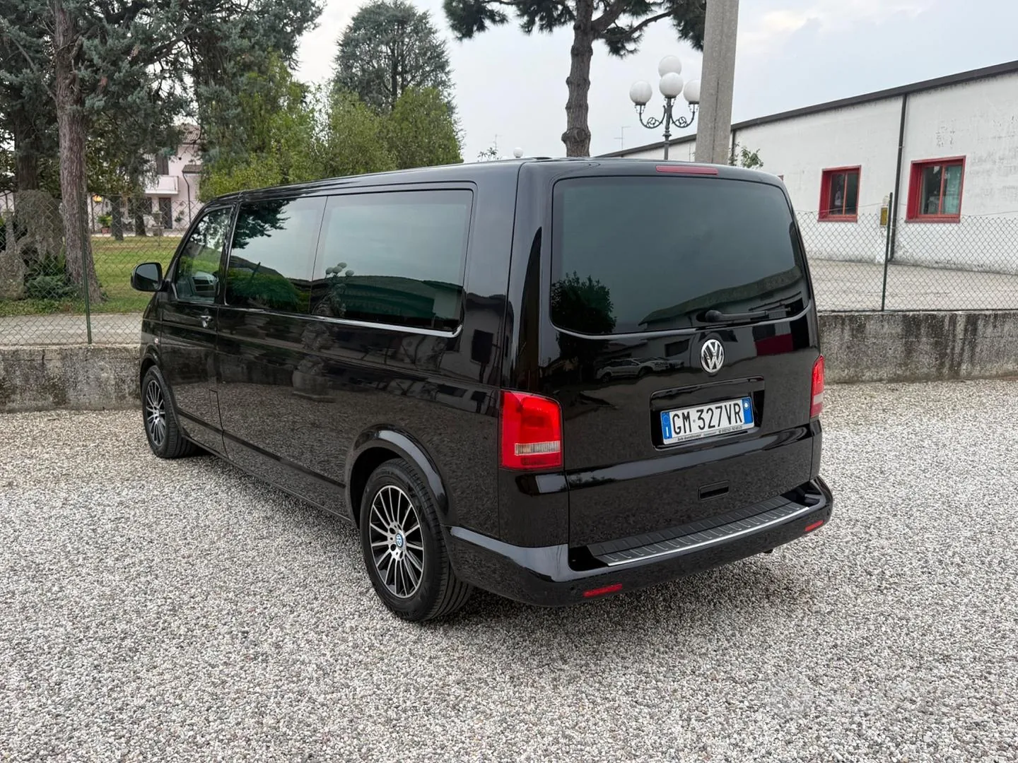 Volkswagen Multivan 2011 photo 5