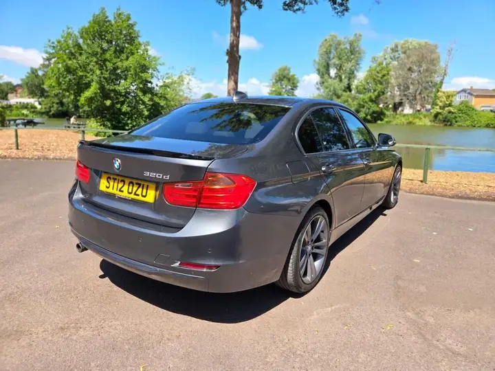 BMW 3 Series 2012 photo 2