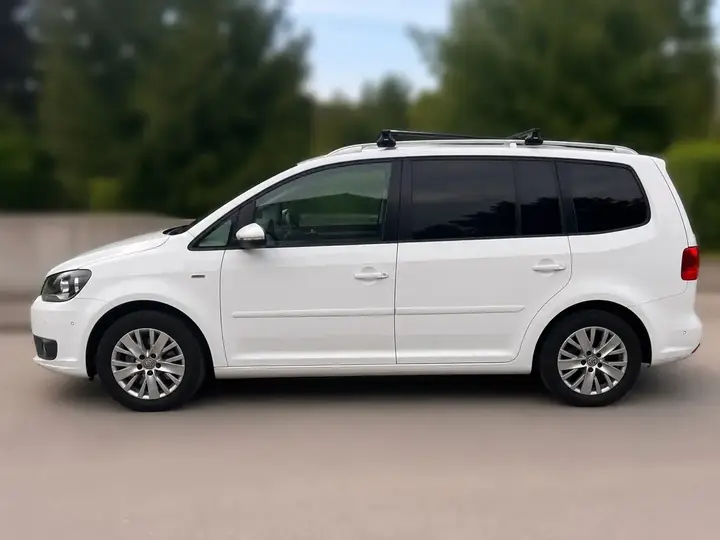 Volkswagen Touran 2013 photo 2