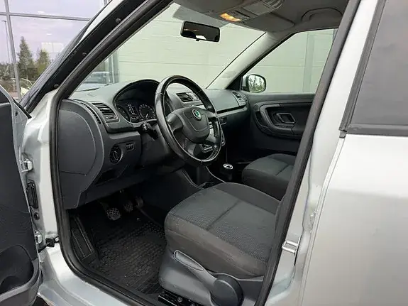 Skoda Fabia 2013 photo 5
