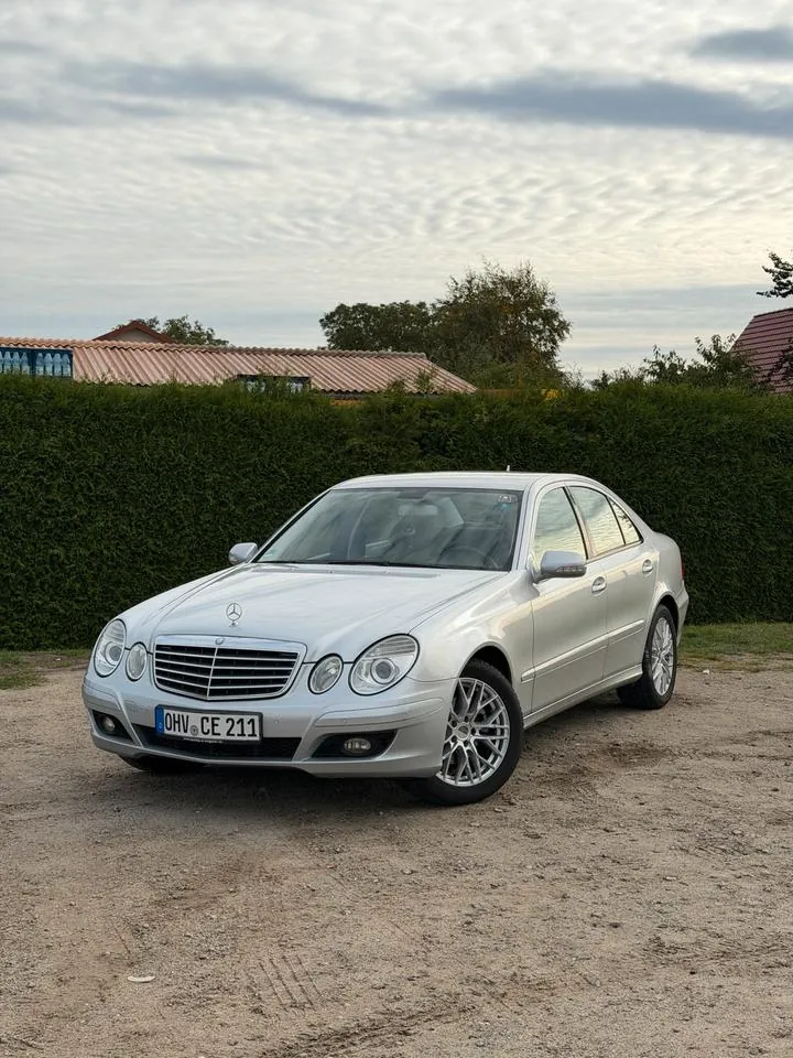 Mercedes-Benz W211