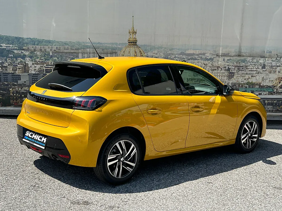 Peugeot 208 2023 photo 2