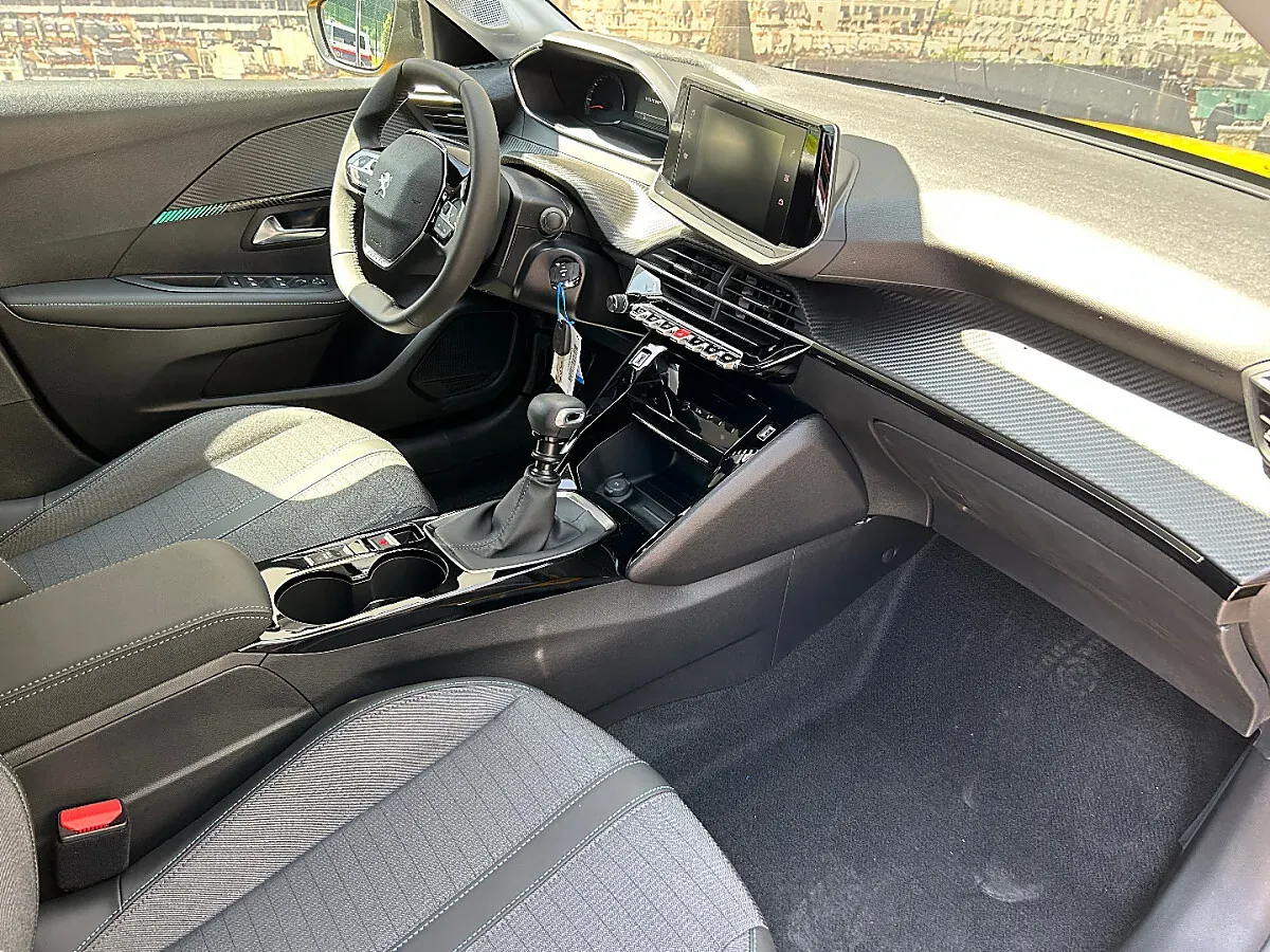 Peugeot 208 2023 photo 3