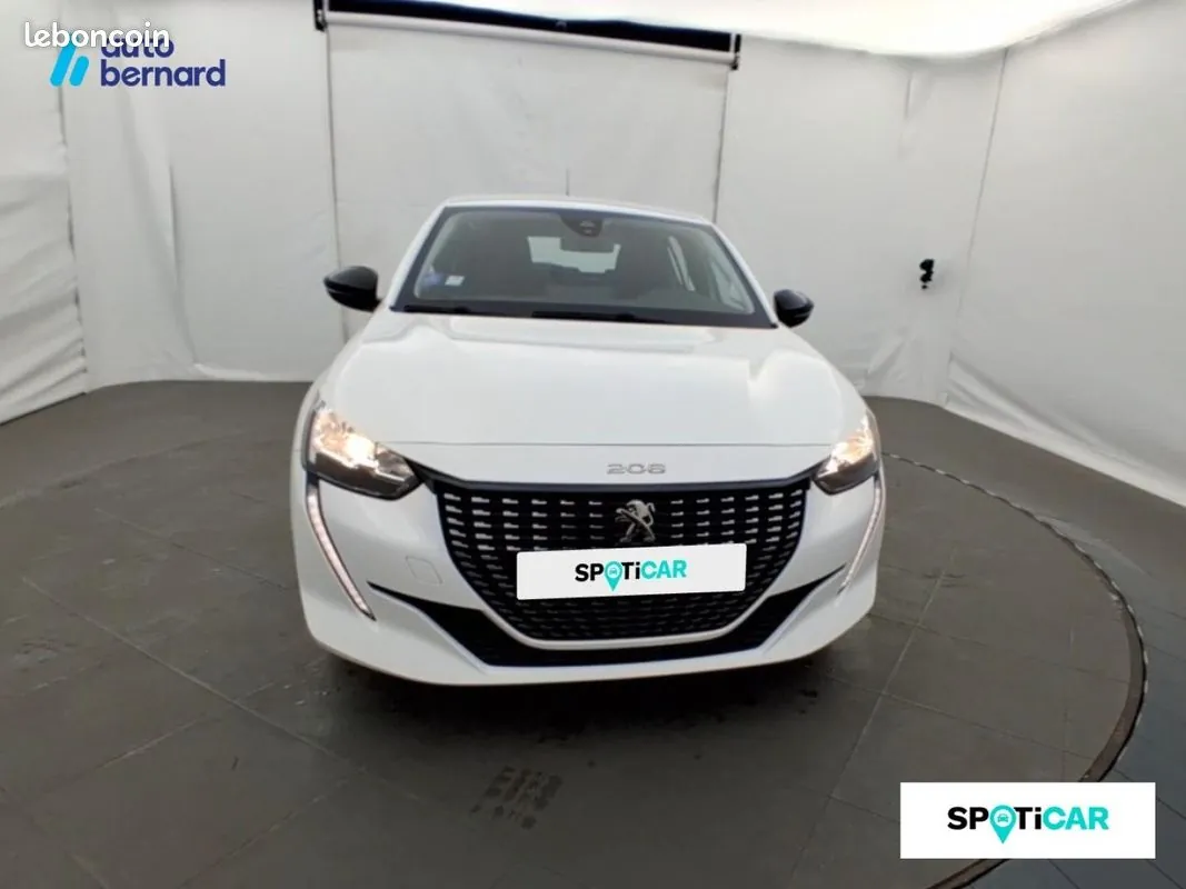 Peugeot 208 2022 photo 2