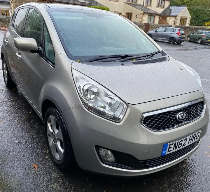 Kia Venga 2013 photo 2