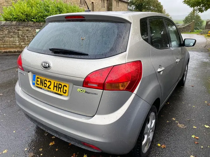 Kia Venga 2013 photo 3