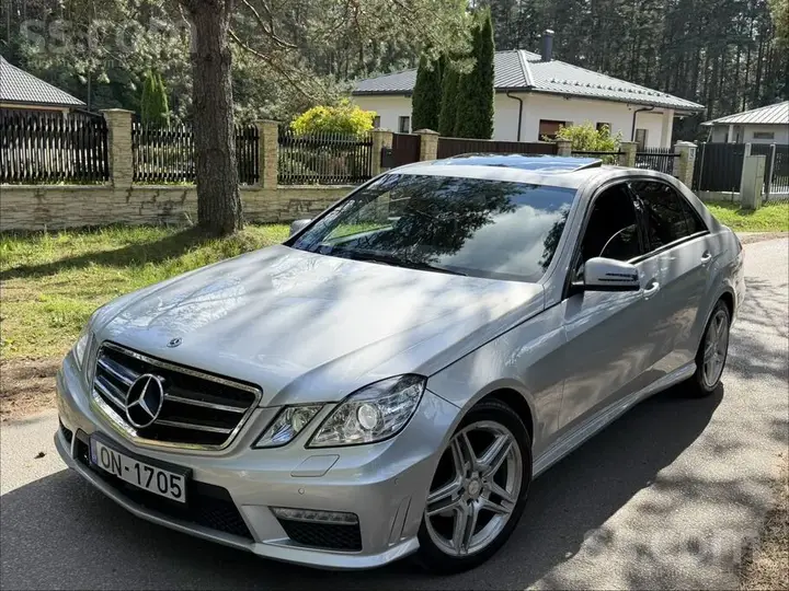 Mercedes-Benz E200