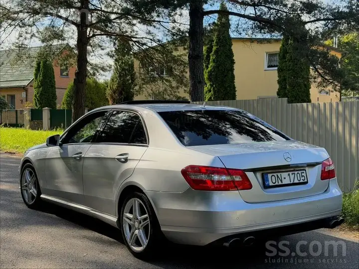 Mercedes-Benz E200 2009 photo 4