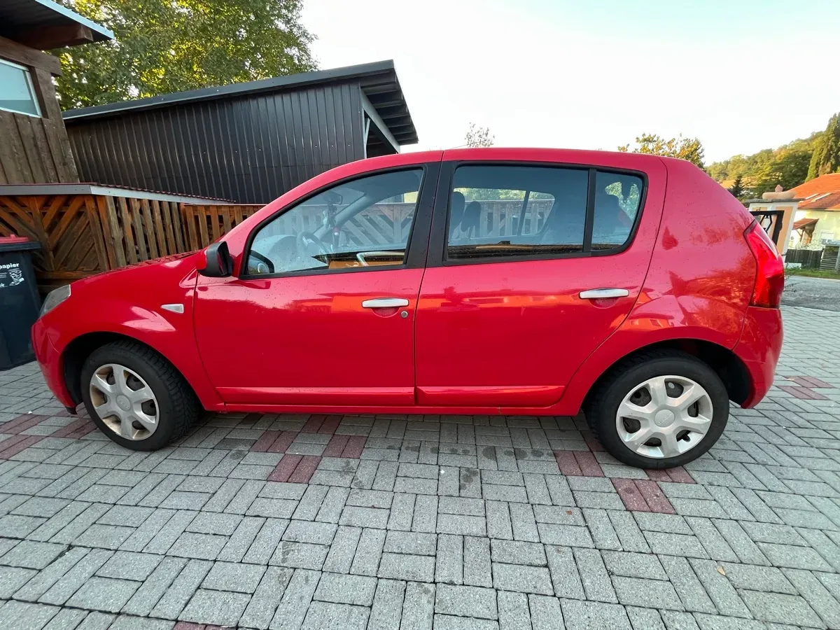 Dacia Sandero 2010 photo 3