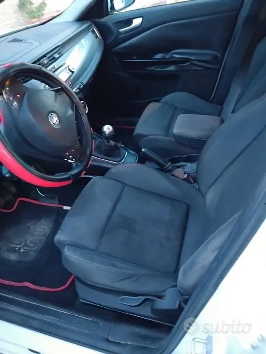 Alfa Romeo Giulietta 2011 photo 4