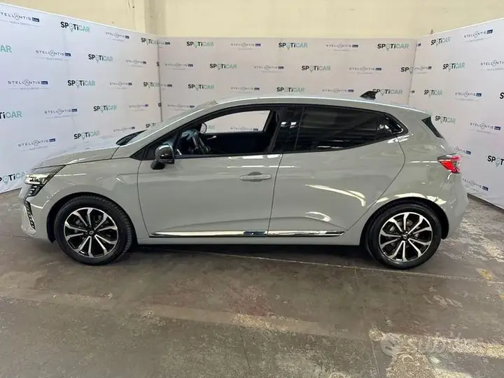 Renault Clio 2024 photo 2