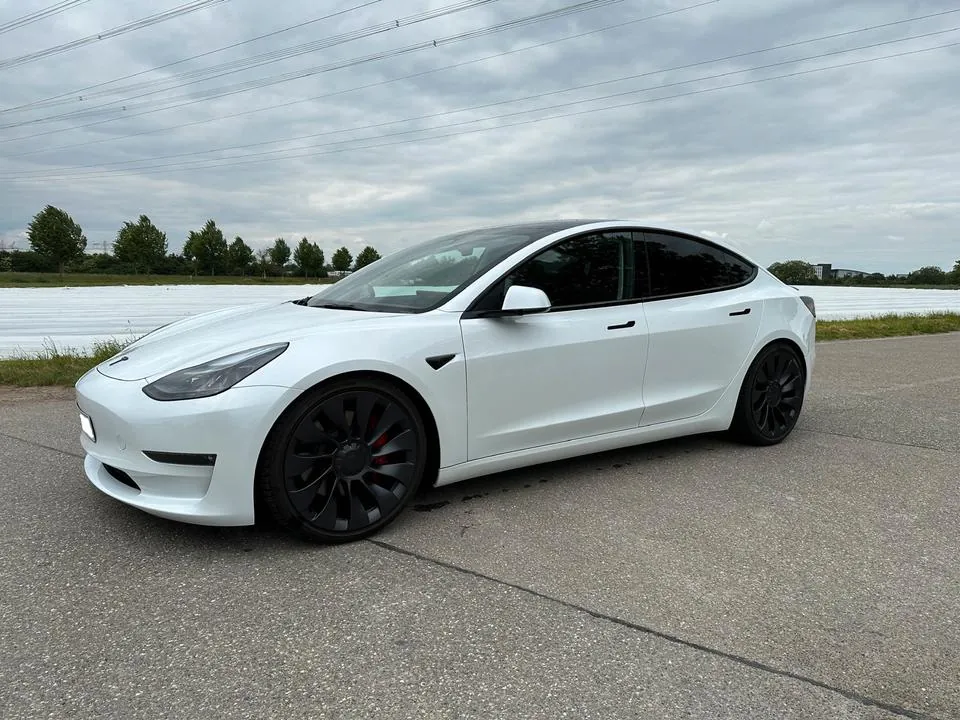 Tesla Model 3 Performance
