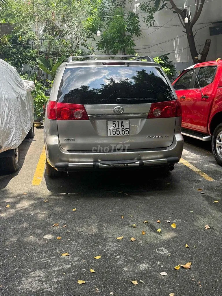 Toyota Sienna 2009 photo 2