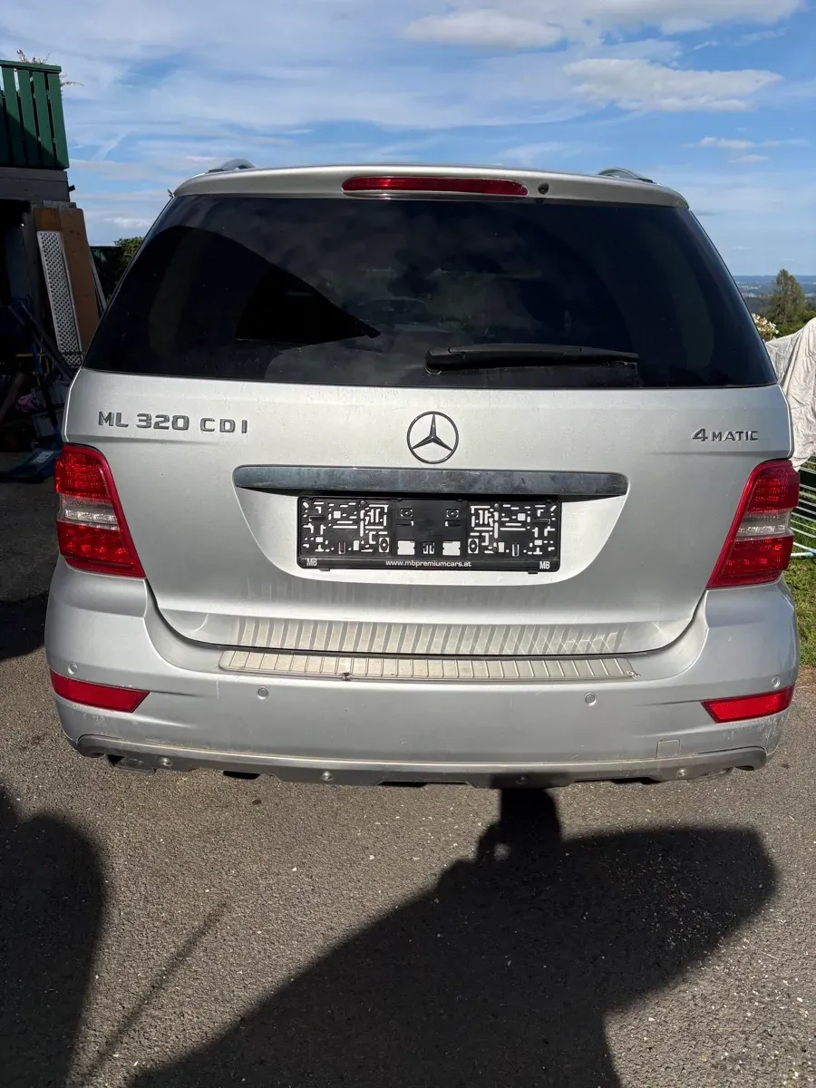Mercedes-Benz M-Class 2009 photo 3