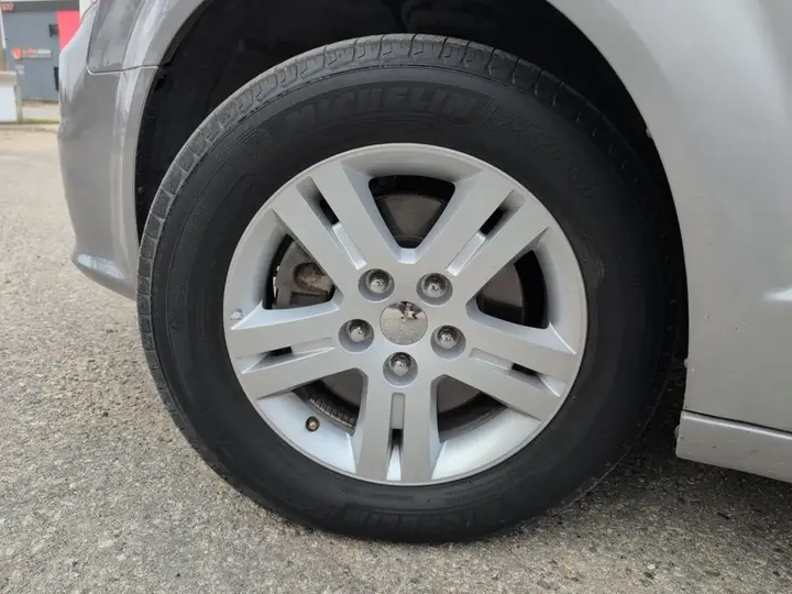 Dodge Grand Caravan 2018 photo 2