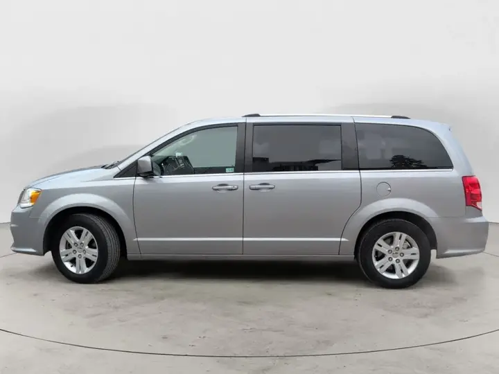 Dodge Grand Caravan 2018 photo 3