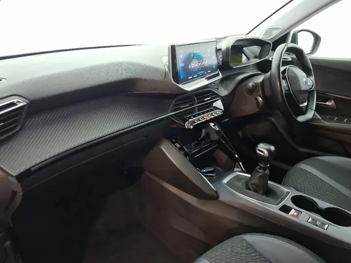 Peugeot 2008 2021 photo 5