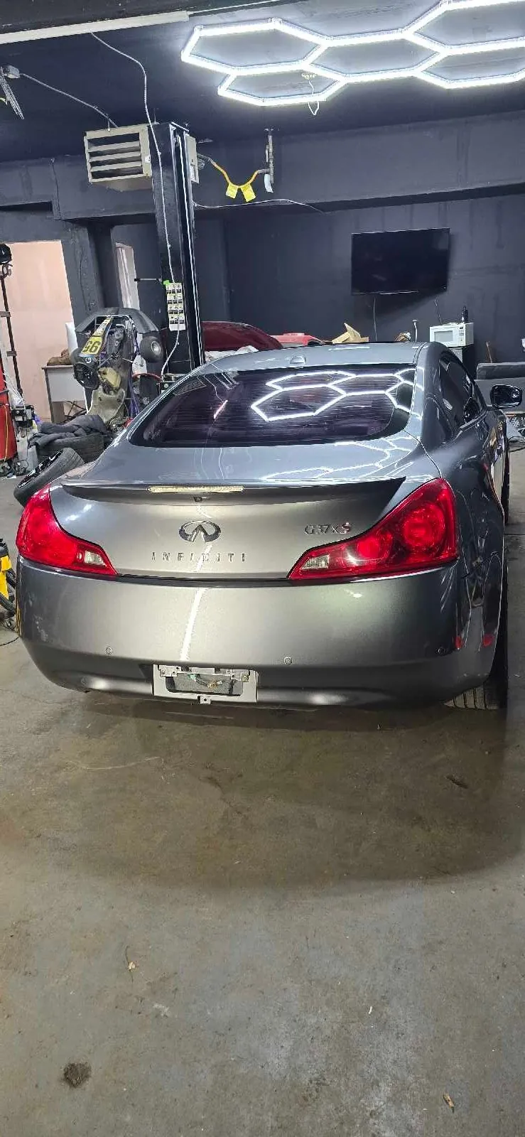 Infiniti G37X 2011 photo 2