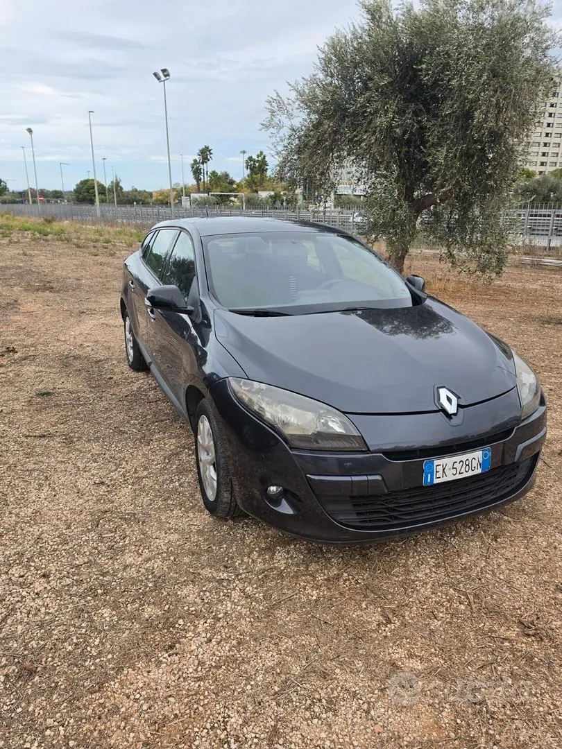 Renault Megane 2011 photo 2