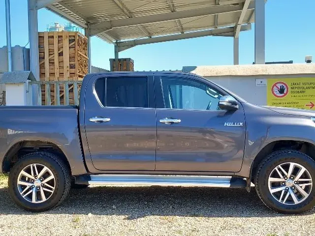 Toyota Hilux 2017 photo 2