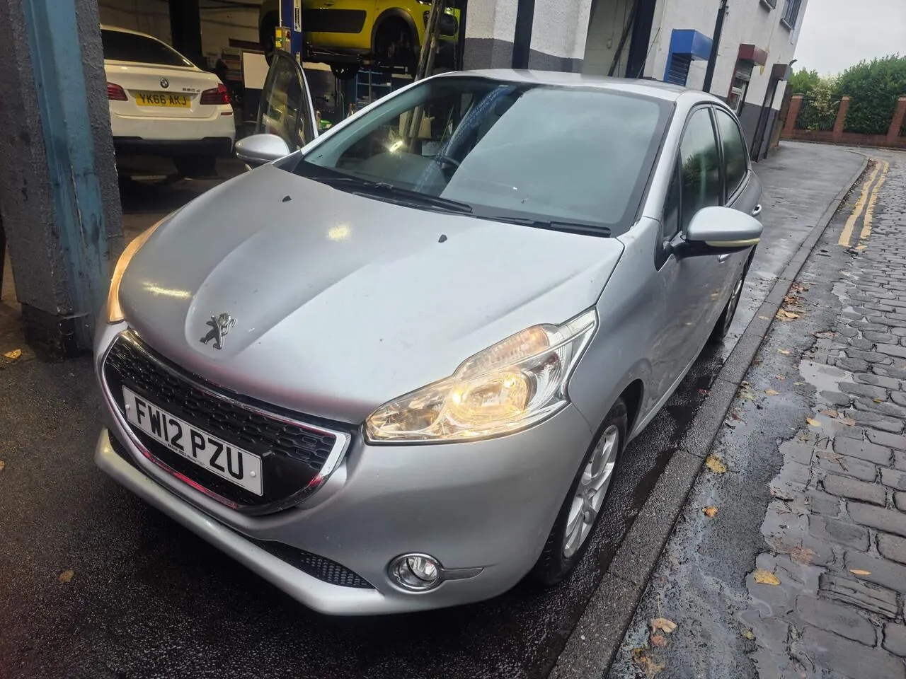 Peugeot 208