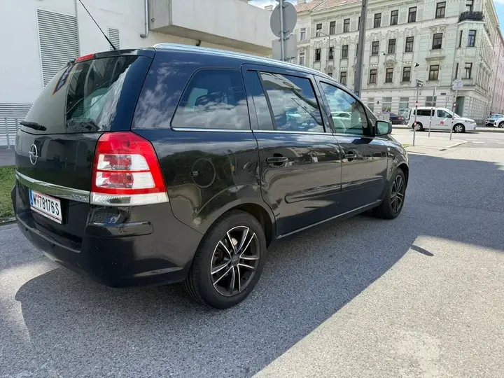 Opel Zafira 2010 photo 2
