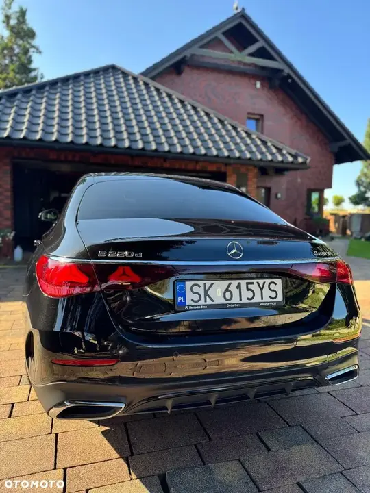 Mercedes-Benz E-Class 2023 photo 3