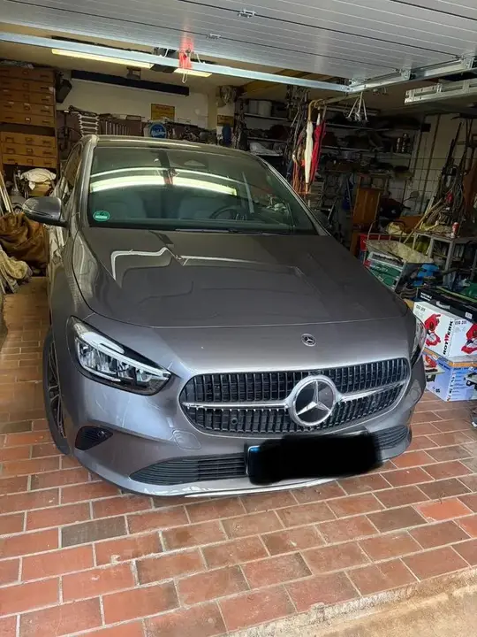 Mercedes-Benz B 180