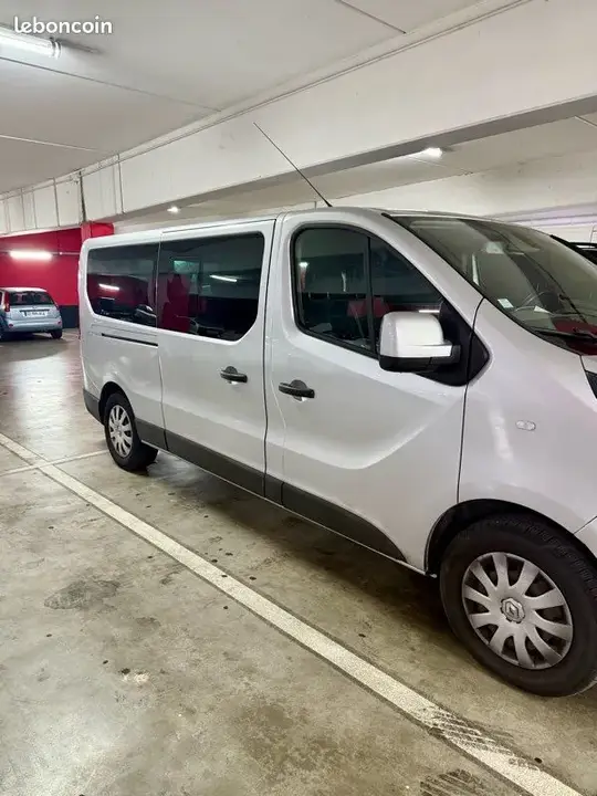 Renault Trafic 2015 photo 2