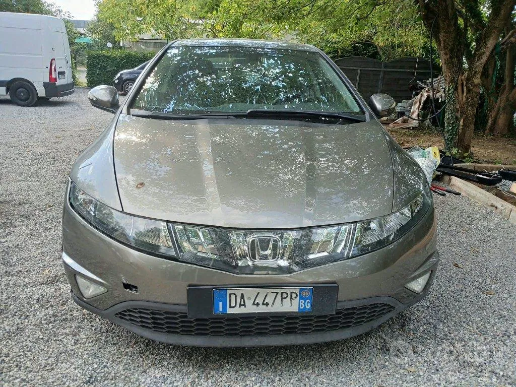 Honda Civic 2006 photo 2