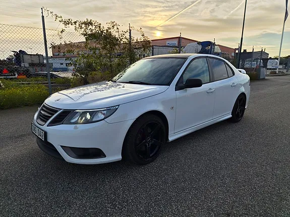 Saab 9-3 2011 photo 2