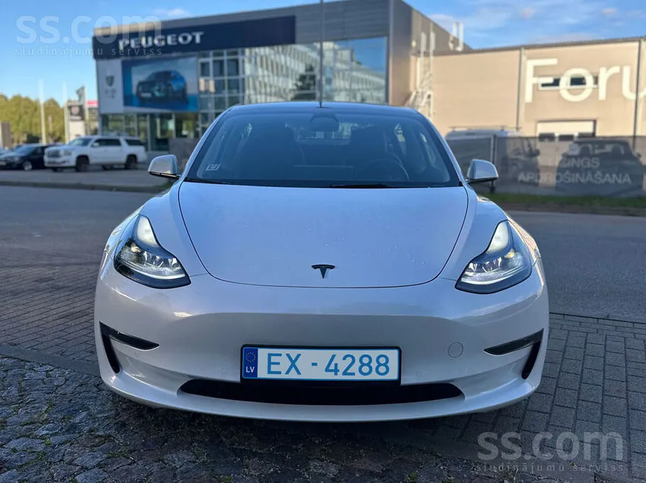 Tesla Model 3 2021 photo 2