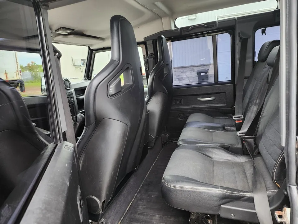 Land Rover Defender 110 2009 photo 2