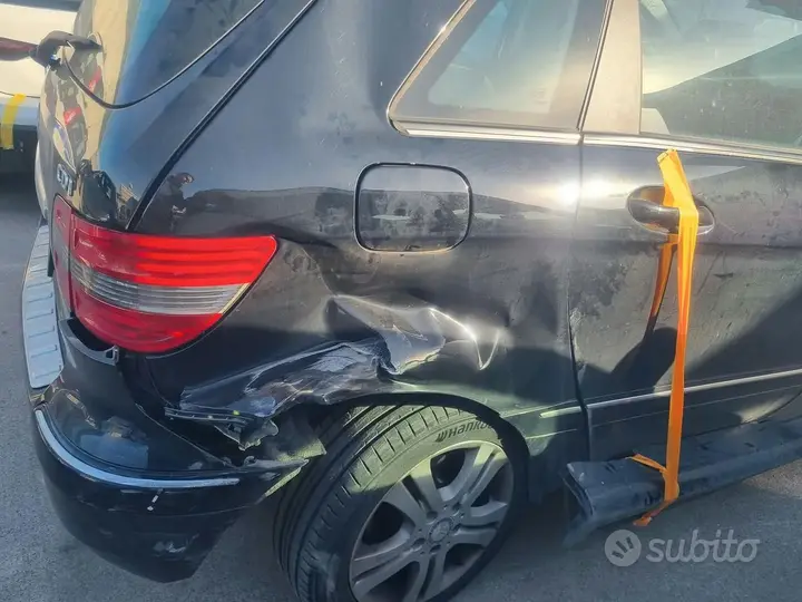 Mercedes-Benz B200 2010 photo 2