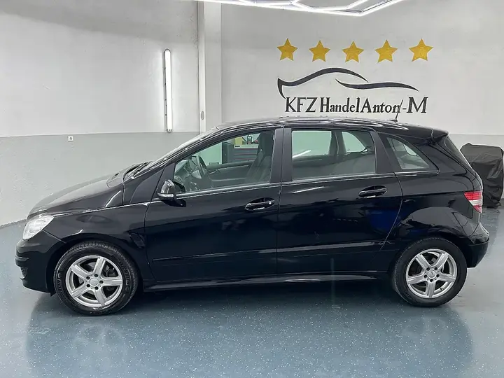 Mercedes-Benz B-Class 2010 photo 2