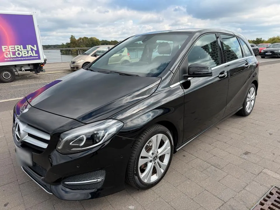 Mercedes-Benz B 180