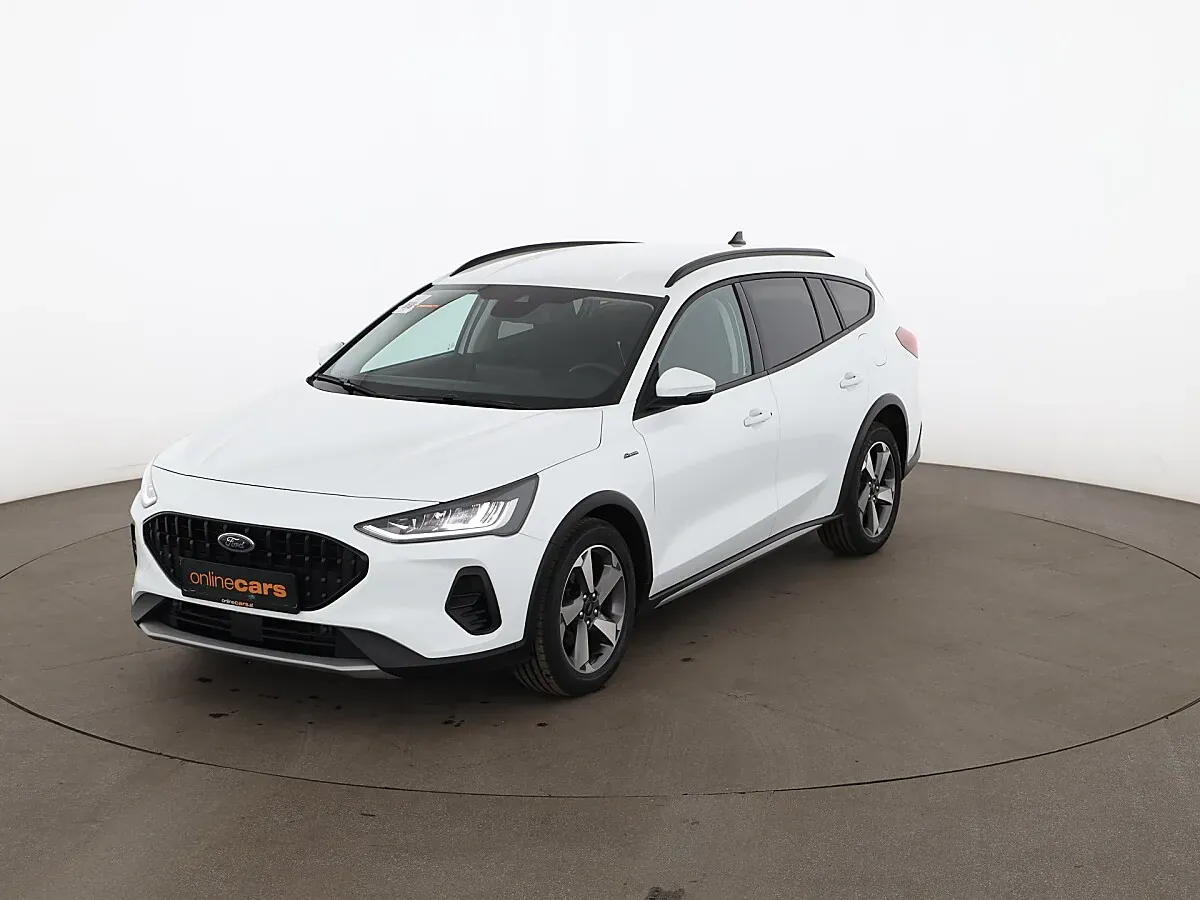 Ford Focus 2023 photo 2