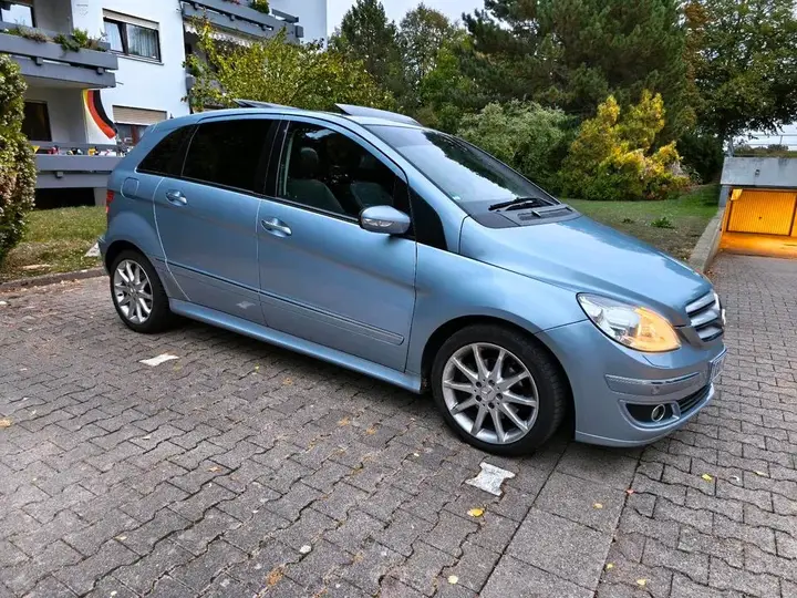 Mercedes-Benz B200